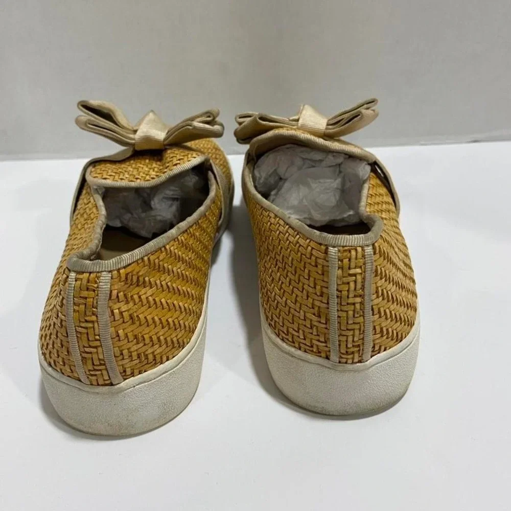Michael Kors Tan and cream woven bow slip on shoes sneaker women 6.5. SKU486